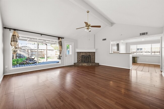 Building Photo - 19531 Woodglen Dr