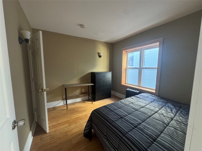 Building Photo - 198 Court St