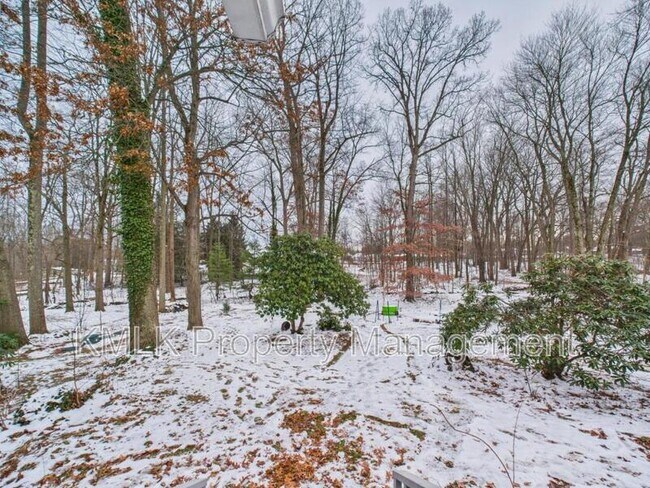 Building Photo - 5743 Brookwood Dr