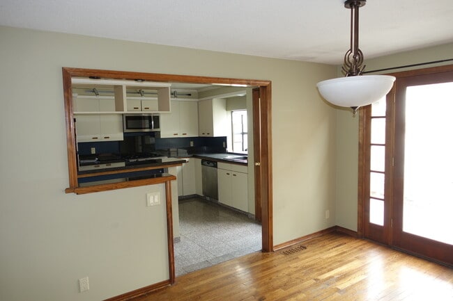 Building Photo - Private Patio Oasis