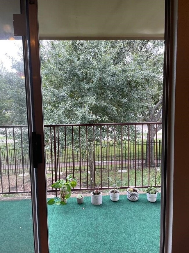 Building Photo - 2120 El Paseo St