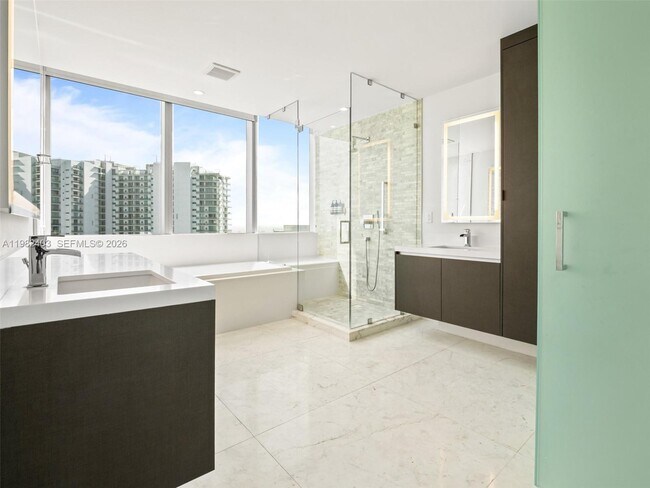 Building Photo - 851 NE 1st Ave