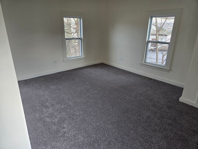 Building Photo - 48 Clark St