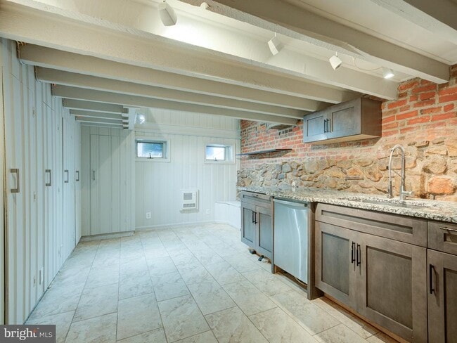 Building Photo - 2427 Perot St