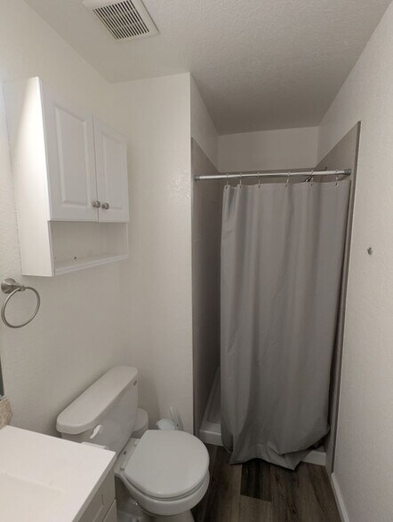 Building Photo - 1460 Kendall Dr