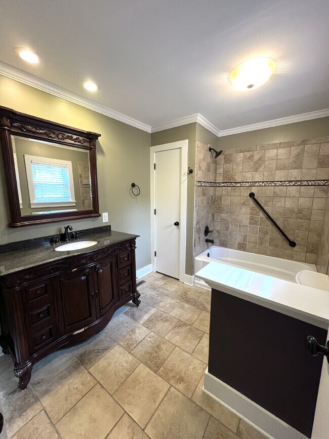 Building Photo - 680 Arms Dr