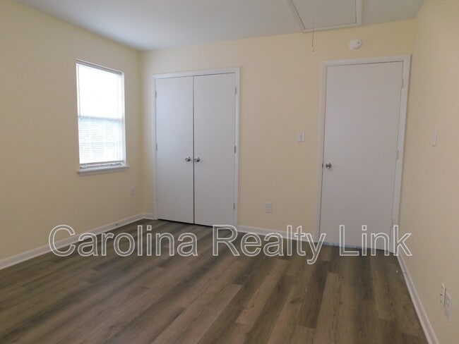 Building Photo - 416 E 19th St