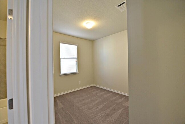 Building Photo - 544 John Muir Trl