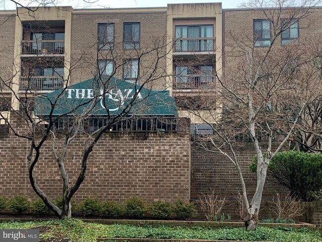 Building Photo - 807 N Howard St