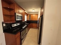 Building Photo - 2880 Pine Tree Dr