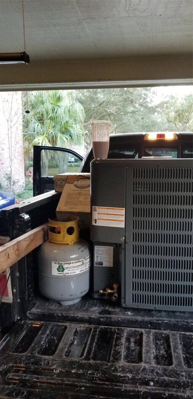 Building Photo - 10834 Sugar Hill Dr