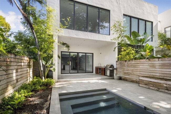 Building Photo - 2992 Coconut Ave