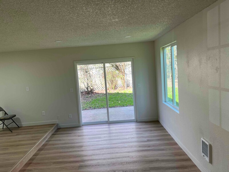 Building Photo - 906 NE Hacienda Ct