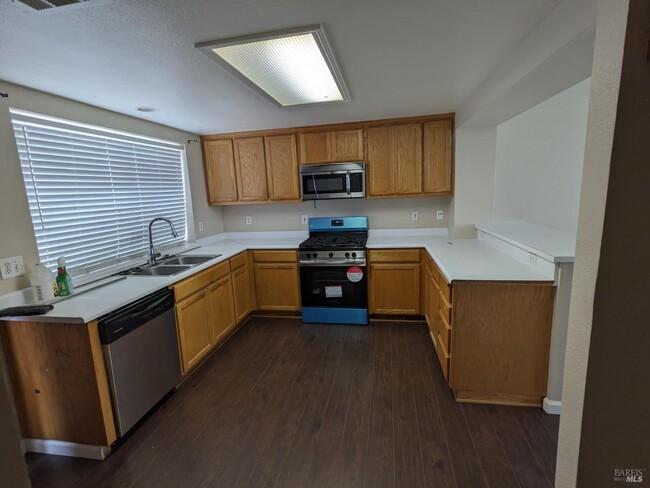 Building Photo - 702 Daniels Ave