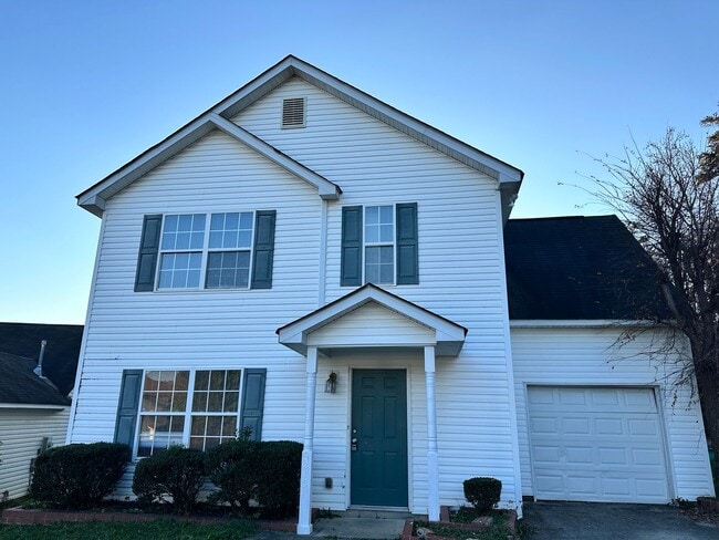 Primary Photo - Beautiful Four Bedroom Home in Thompson Gl...