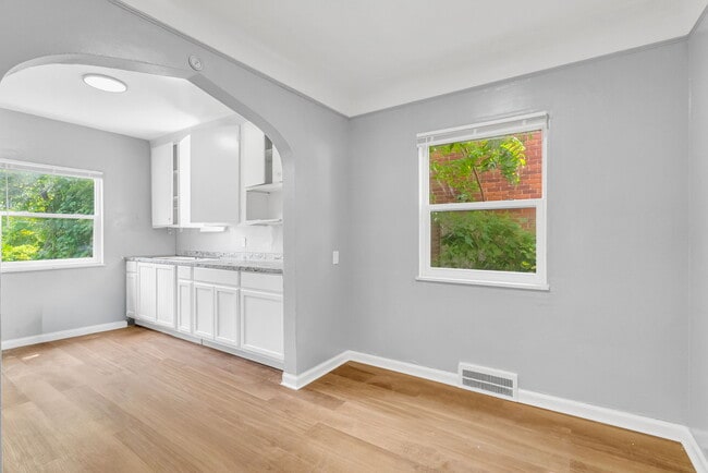 Building Photo - 10644 Stratman St