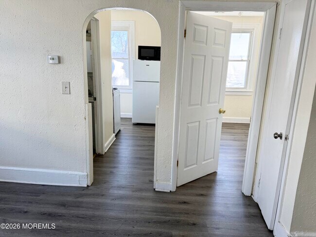 Building Photo - 37 2nd Ave