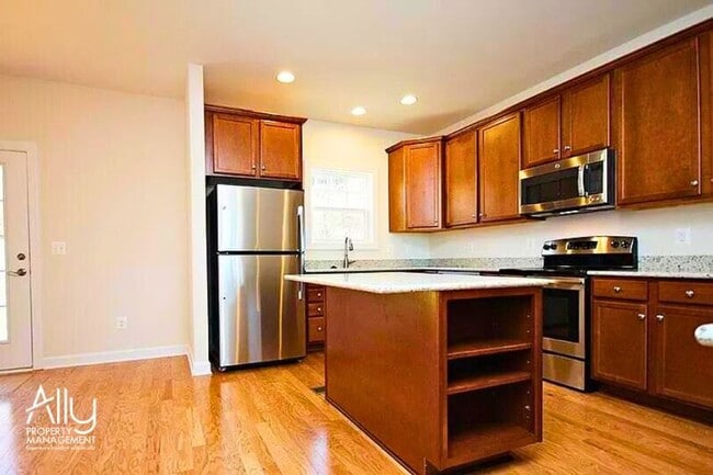Building Photo - 1610 Kempton Pl