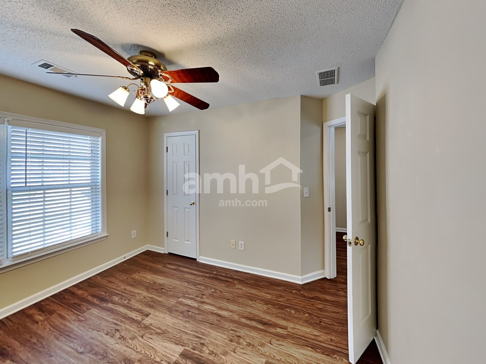 Building Photo - 4145 Ridgefair Dr