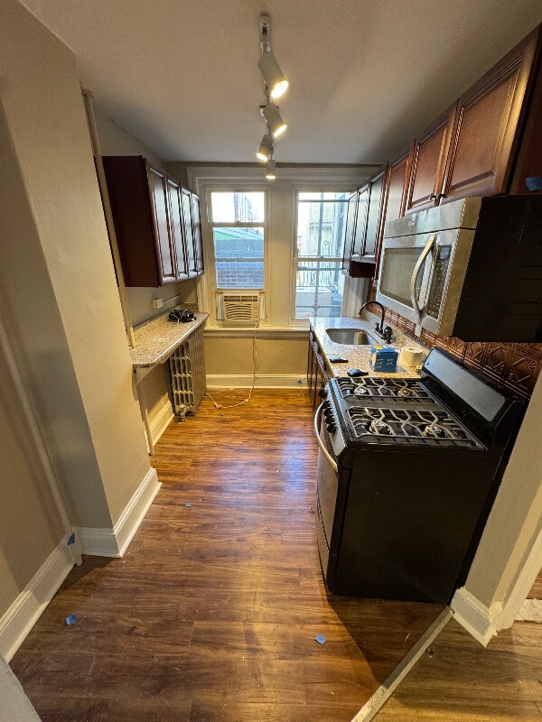 Building Photo - 905-909 Christian St