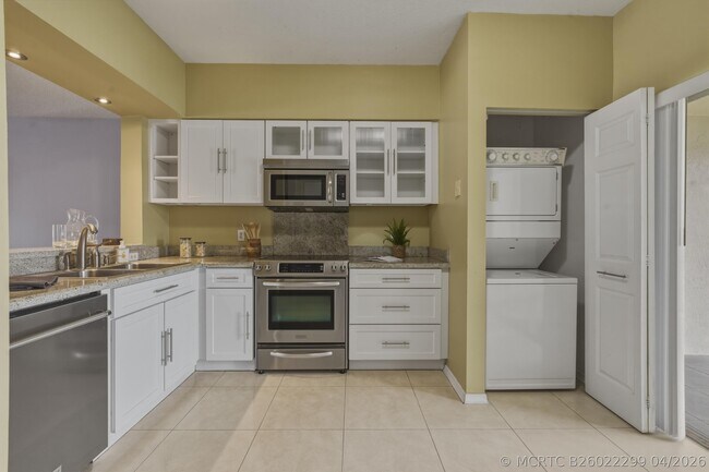 Building Photo - 16635 Hemingway Dr