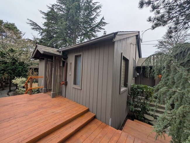 Building Photo - Rent Your Own Oasis! Available Now!