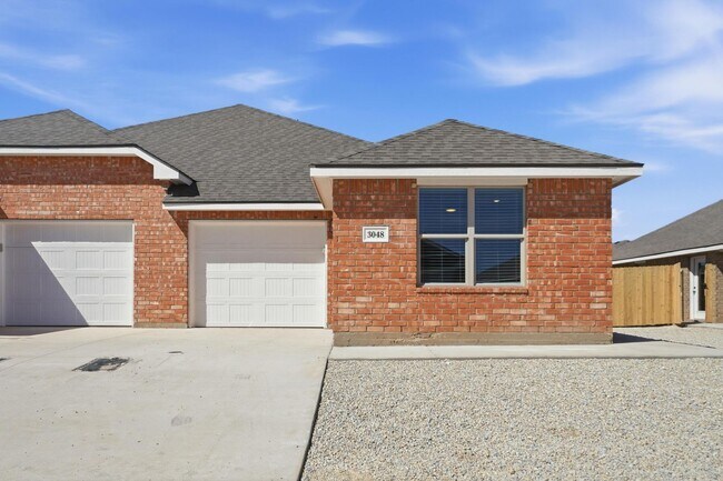 Building Photo - Pre-Leasing Now | Luxury Duplexes Near the Data Center