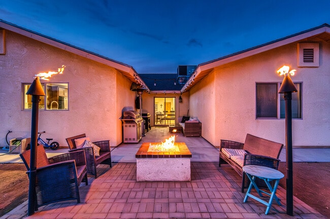 Building Photo - 57731 San Tropeze Dr