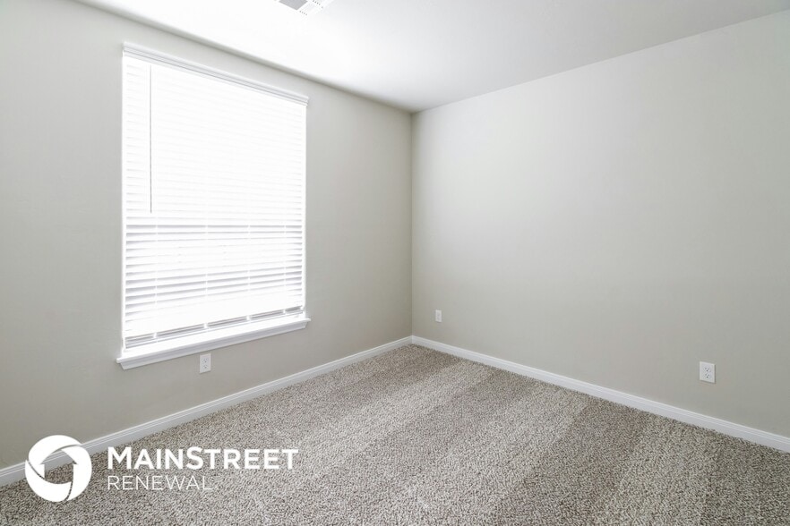 Building Photo - 505 St James Pl