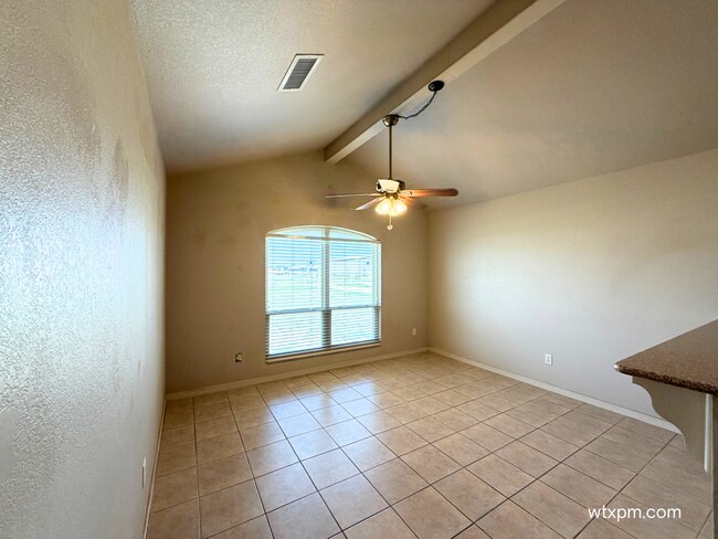 Building Photo - Spacious 4-Bedroom Home on 2 Acres in Bushland South