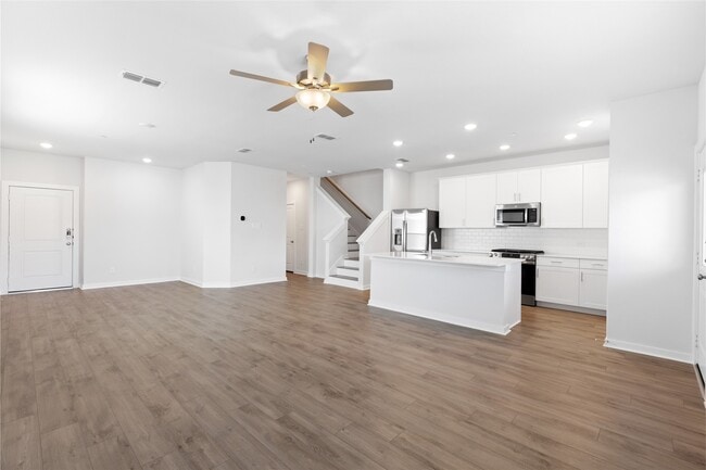 Building Photo - 3019 Dovedale St