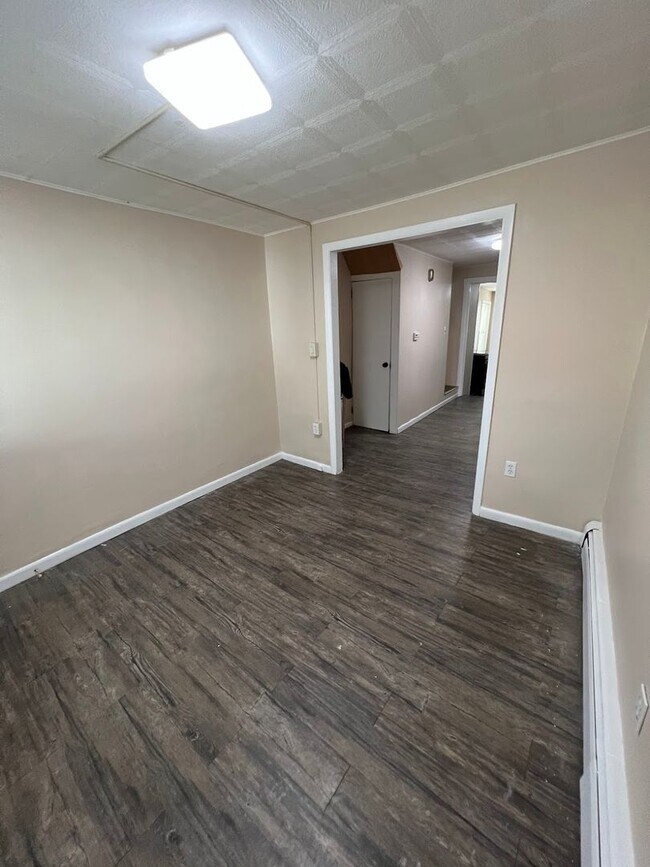 Building Photo - Charming 3 Bedroom 2 Bathroom House near RACC