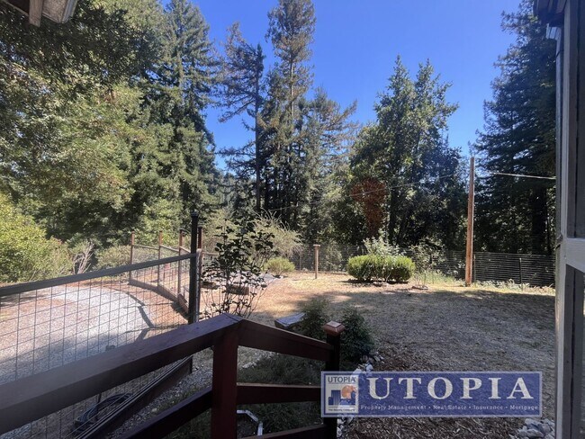Building Photo - 10585 Redwood Dr