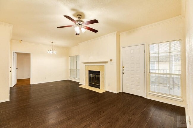 Building Photo - 921 Marine Dr