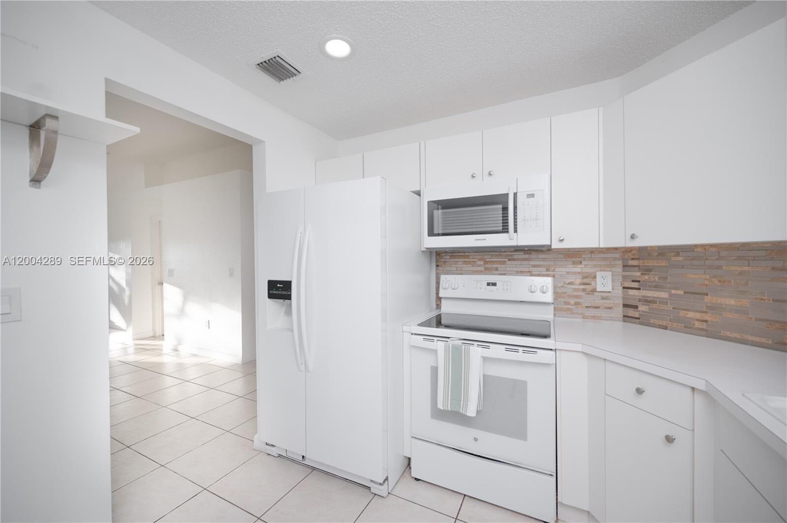 Building Photo - 5000 NW 116th Ct