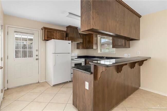 Building Photo - 13 Lacywood