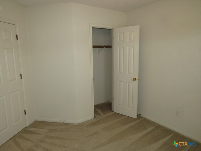 Building Photo - 2706 David Dr