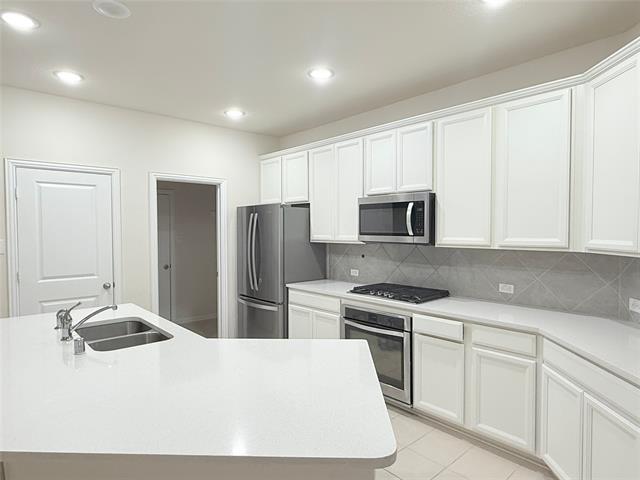 Building Photo - 2059 Avondown Rd