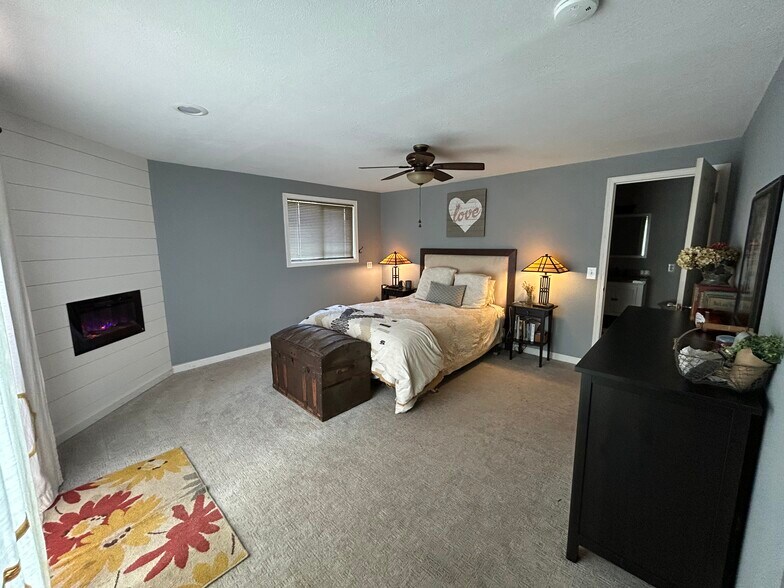 Master Bedroom - 7920 S Zimmerman Rd