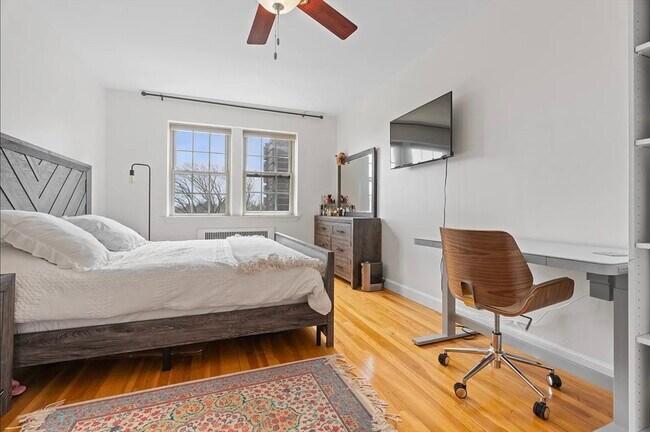 Building Photo - 1496 Beacon St