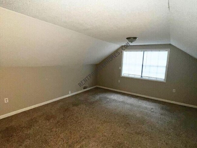 Building Photo - 17 Valley View Dr