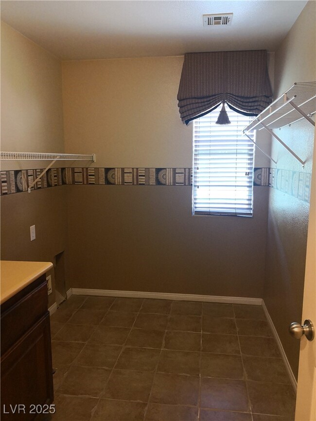 Building Photo - 4952 W Moberly Ave