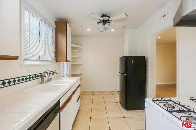 Building Photo - 1329 S Cloverdale Ave