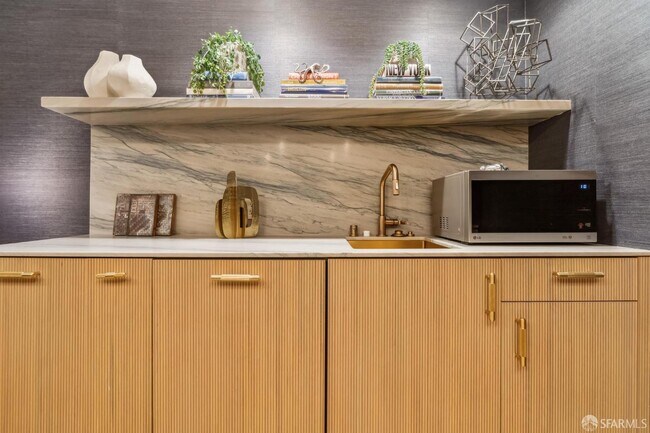 Building Photo - 7 Seymour St