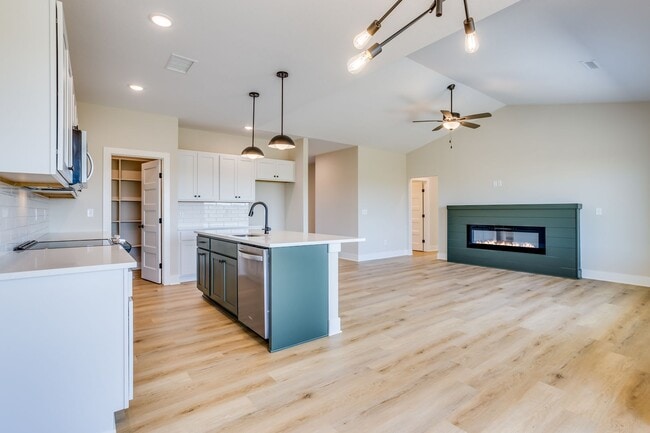 Building Photo - Trails End- Single Family