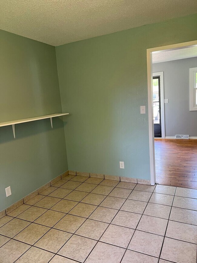 Building Photo - Simple Home in East Springfield