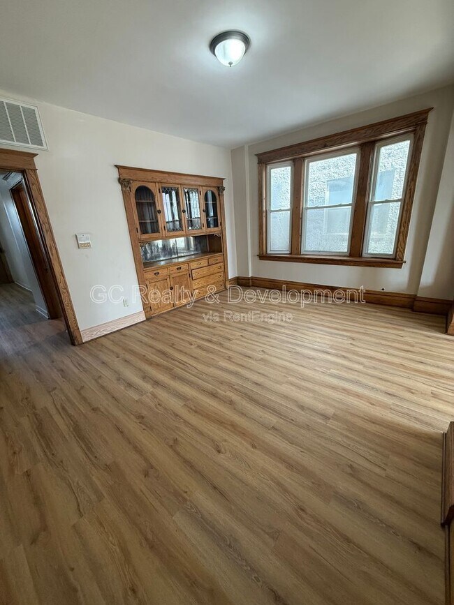 Building Photo - 2550 W Washington Blvd