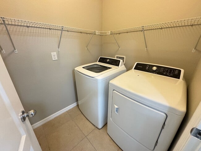 Building Photo - Beautiful 4 Bedroom 2 Bathroom Home in Bartow!