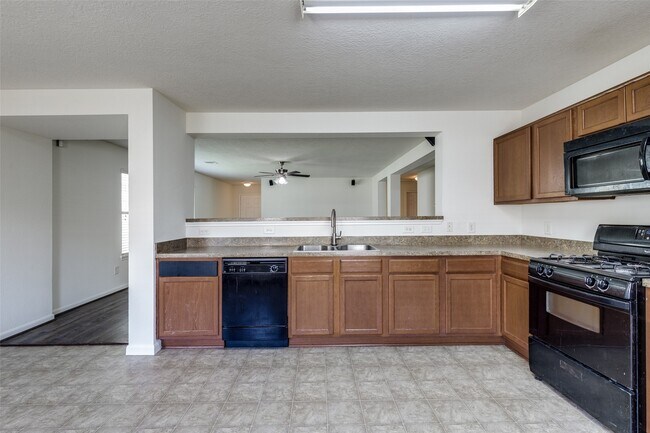 Building Photo - 29519 Legends Bluff Dr