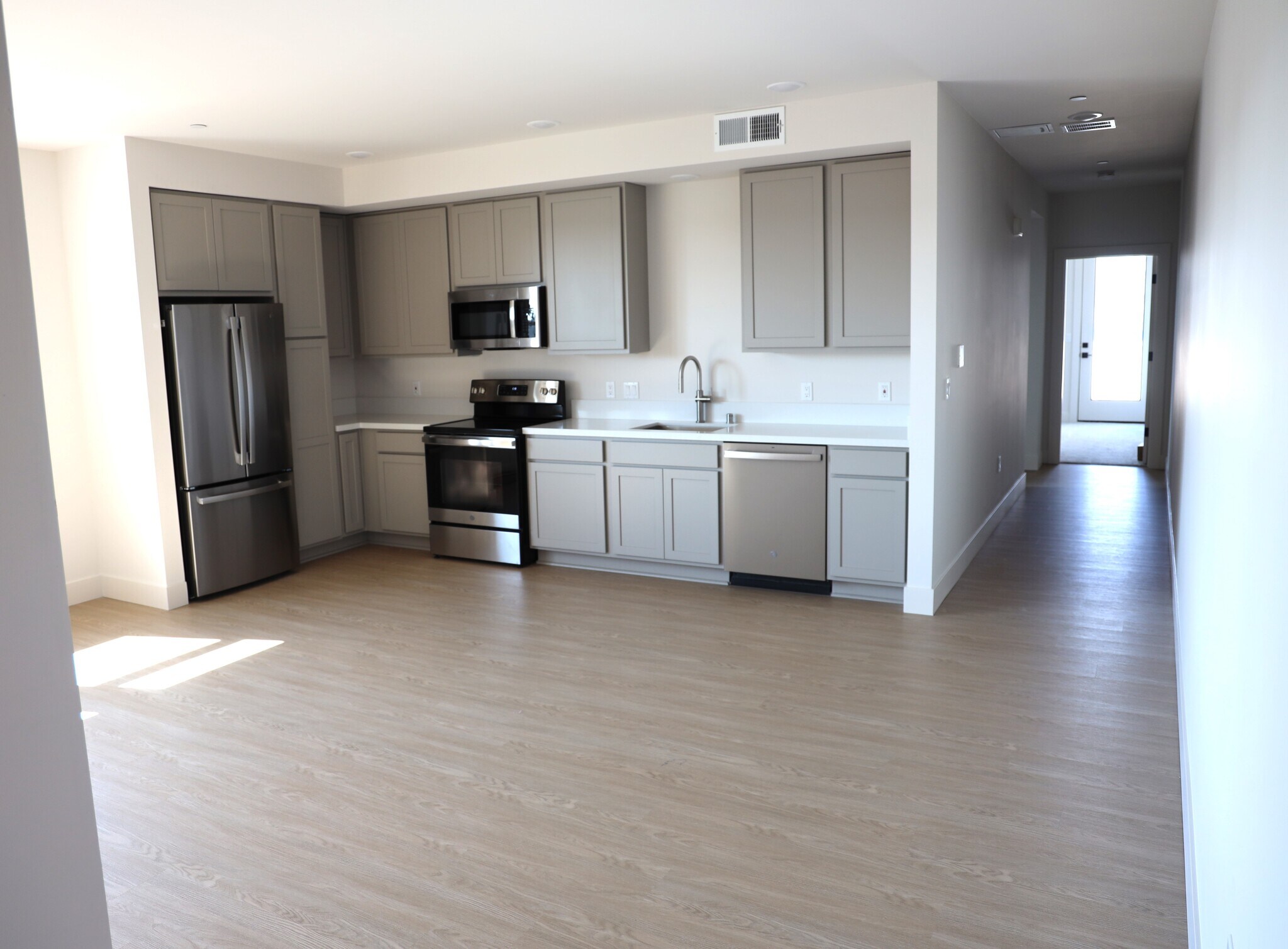 Kitchen and Great Room - 919 39th Ave